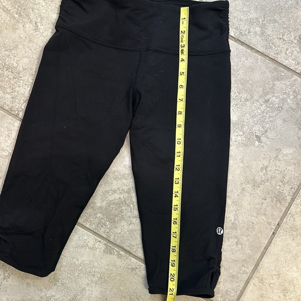 Lululemon 3/4 short size 6 - Picture 10 of 11